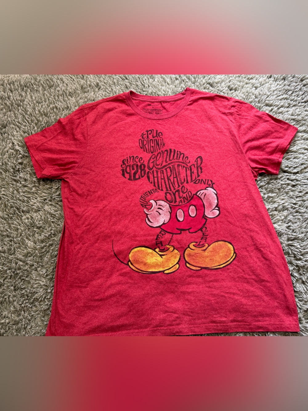 Red retro look
Disney Mickey Mouse t-shirt